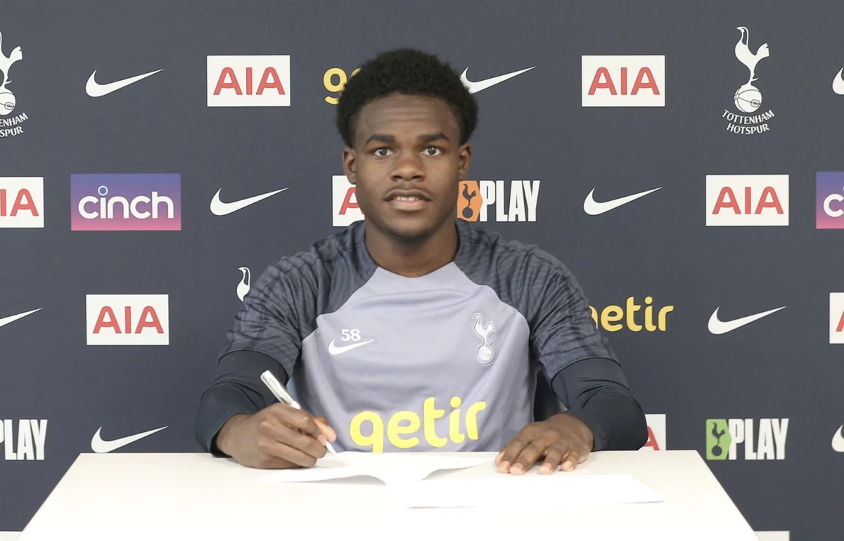 Yamaykalı futbolçu daha 2 il “Tottenhem”də - RƏSMİ