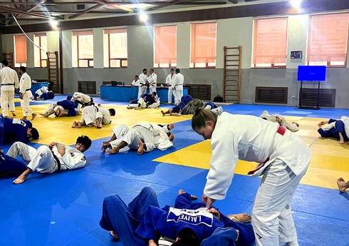 Yeniyetmə cüdoçular üçün ustad dərsi keçirilib