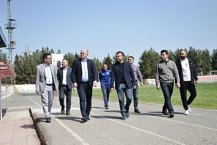 Yevlaxda yeni tikilən stadiona baxış keçirilib