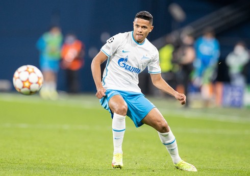 “Zenit”in braziliyalı futbolçusu “Neftçi” ilə oyun üçün kömək istəyib
